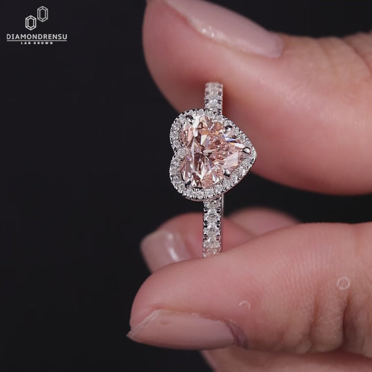 Lab grown diamond engagement ring