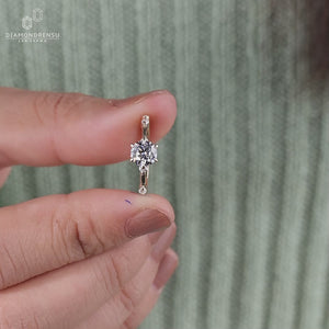 Lab grown diamond engagement ring