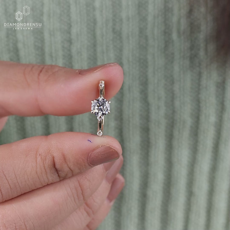 Lab grown diamond engagement ring