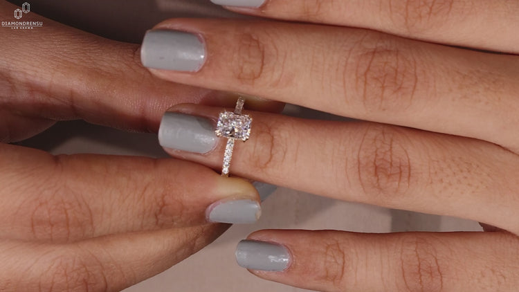 Lab grown diamond engagement ring