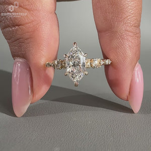 Dutch Marquise Engagement Ring featuring a stunning diamond.
