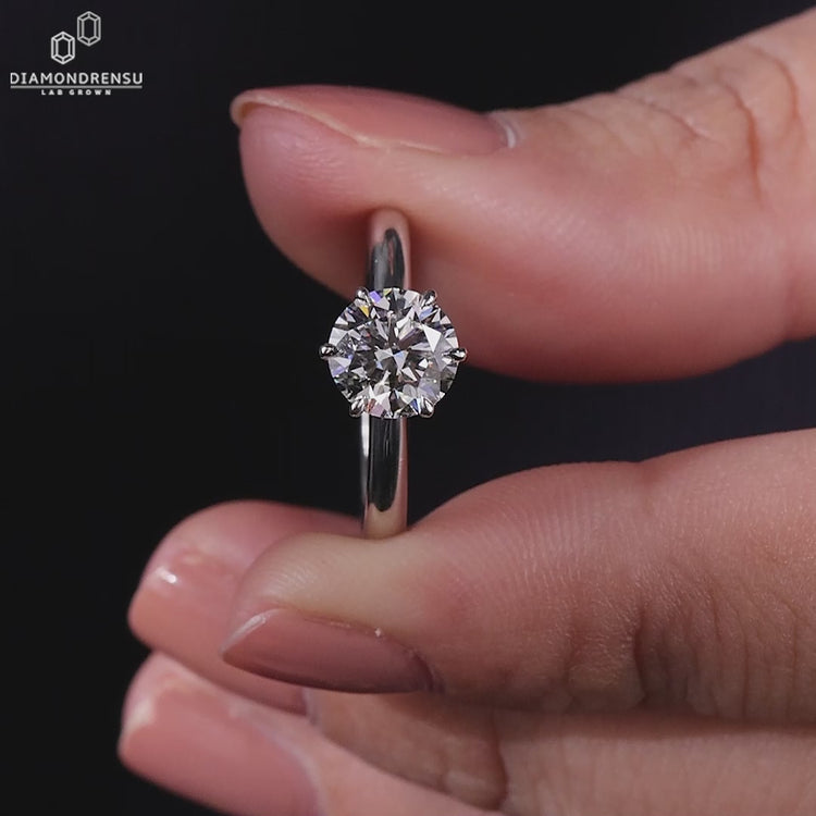 Lab grown diamond engagement ring