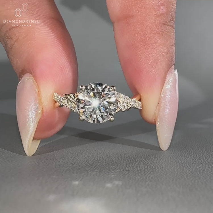 4 prong engagement ring featuring Lab Grown Diamond.
