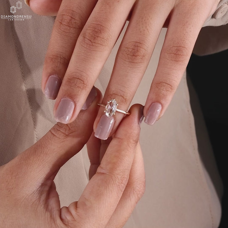 Lab grown diamond engagement ring