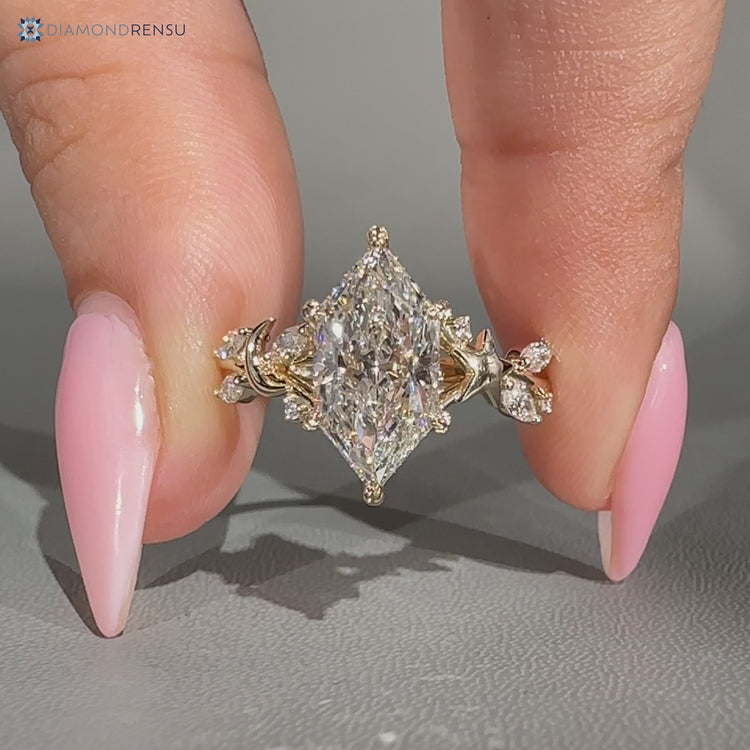 Dutch marquise ring with marquise side stones.