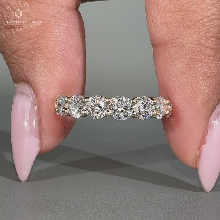 Round cut wedding band with timeless sparkle.
