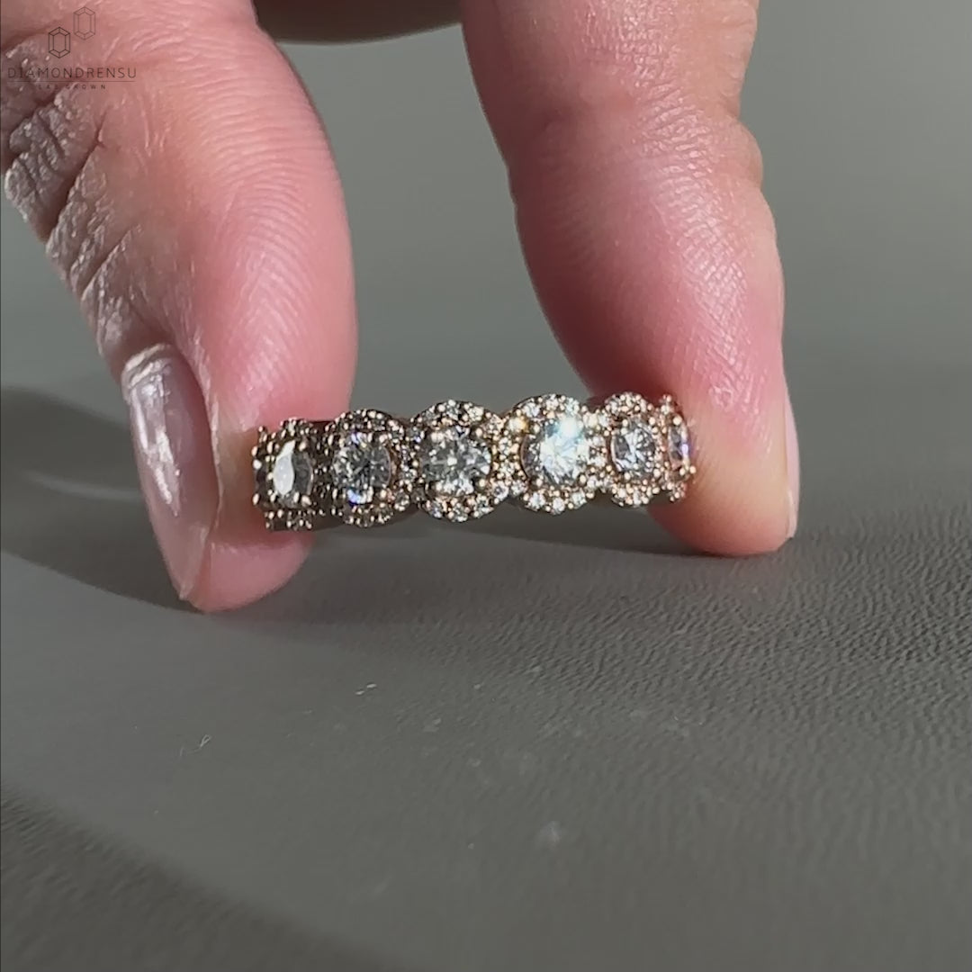 round lab grown diamond jewelry