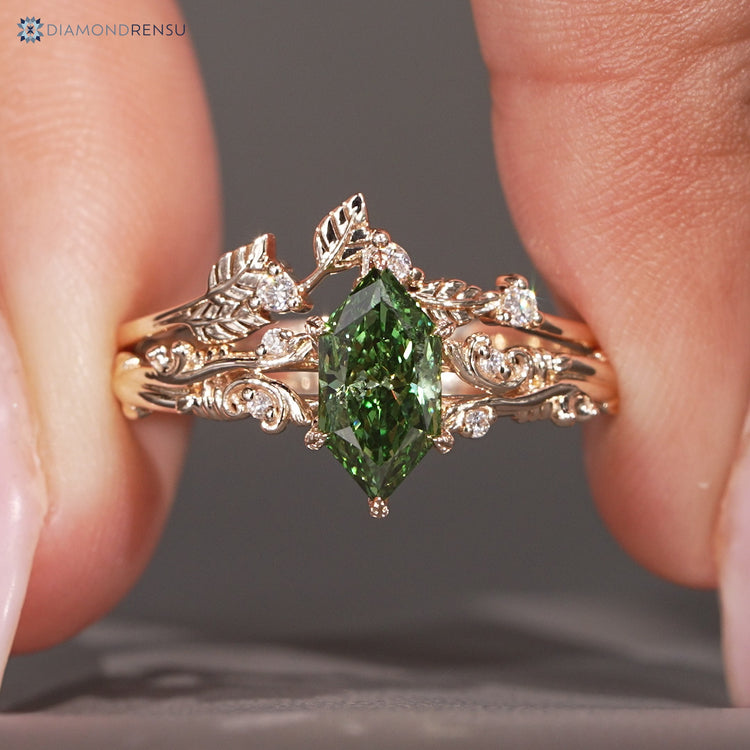 Dutch marquise bridal set in a nature inspired style.