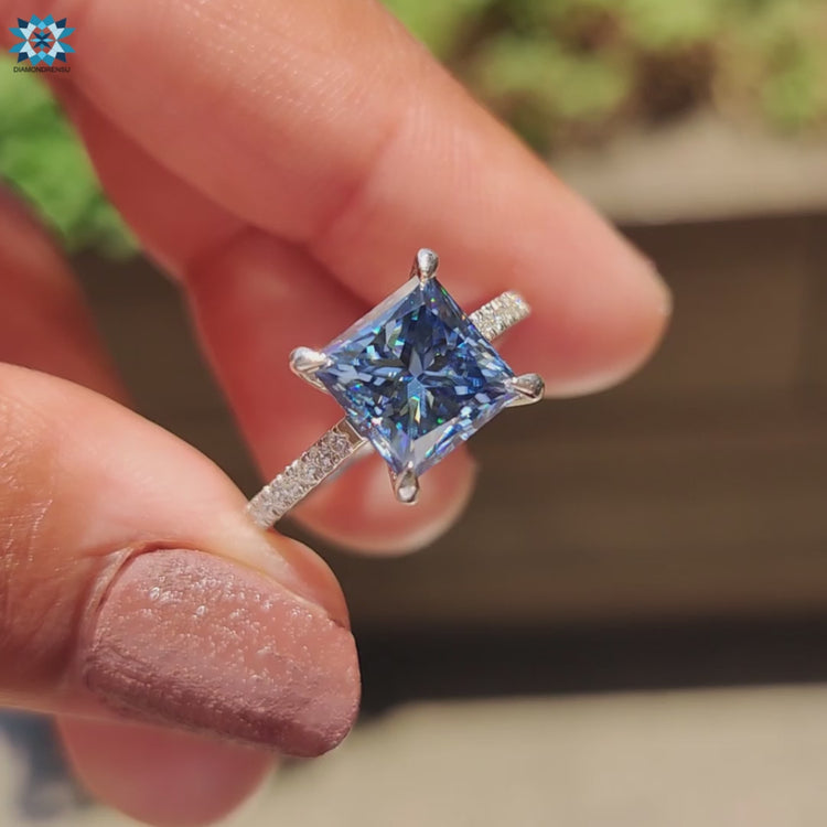 Round Cut Engagement Ring with 4 Prong Setting