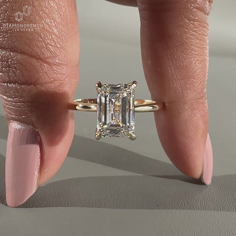 Lab grown diamond engagement ring