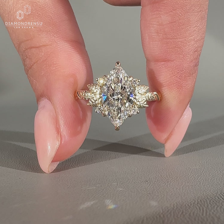 Round cut side stone ring in yellow gold with 6 claw prong setting.
