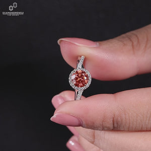 Lab grown diamond engagement ring