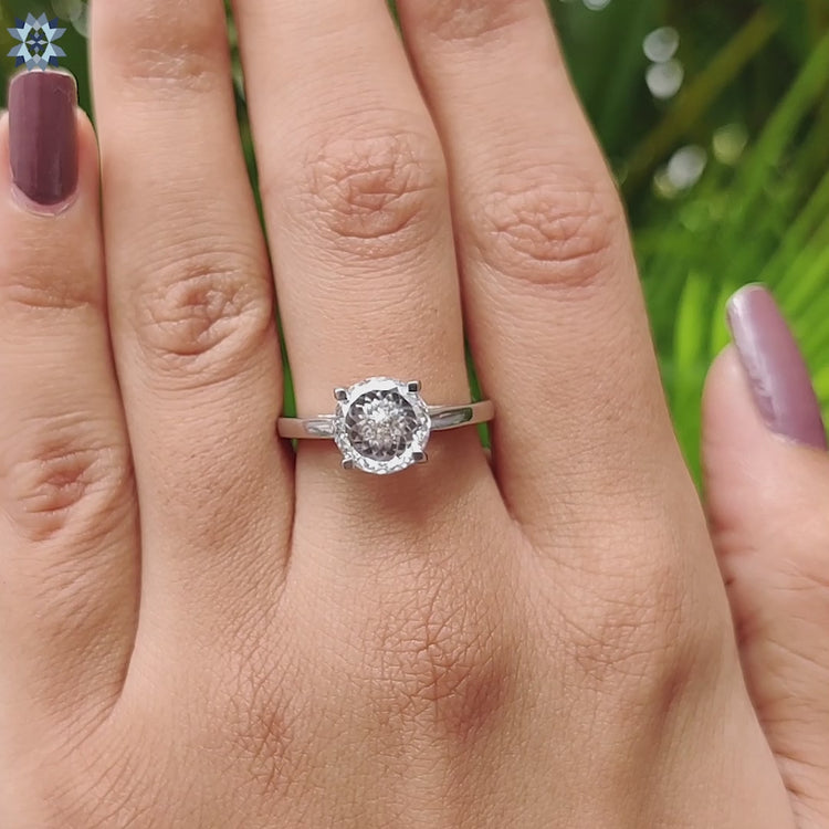 Solitaire trellis ring setting showcasing an elegant and modern design.
