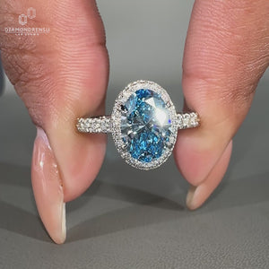 Lab grown diamond engagement ring