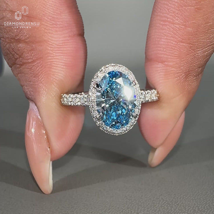 Lab grown diamond engagement ring