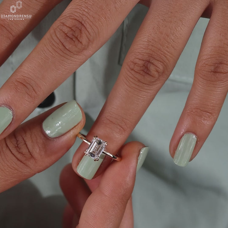 Lab grown diamond engagement ring