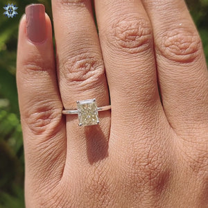 Radiant cut ring featuring a dazzling moissanite gemstone.
