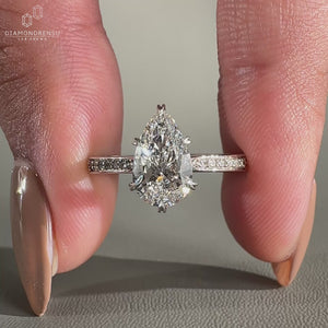 Lab grown diamond engagement ring