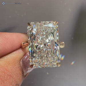 IGI Certified 10 - 14 Carat Radiant Cut Diamond Ring