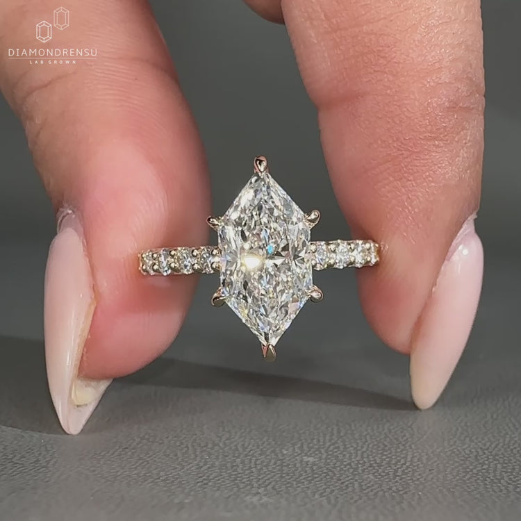 Round cut diamond pave setting with full shine.
