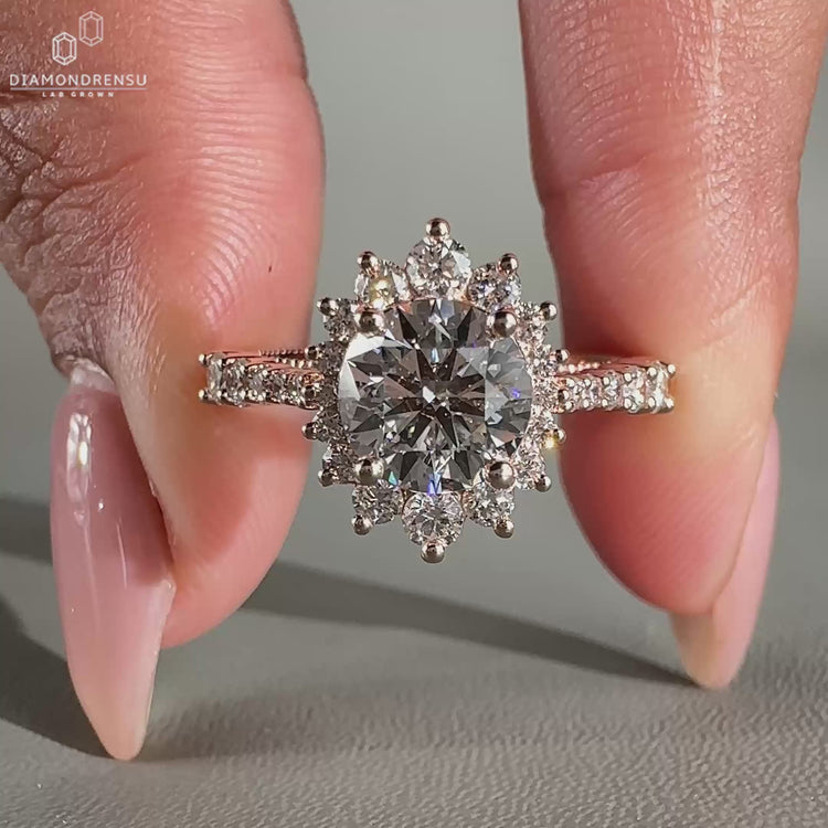 Round Diamond Engagement Ring with elegant design.

