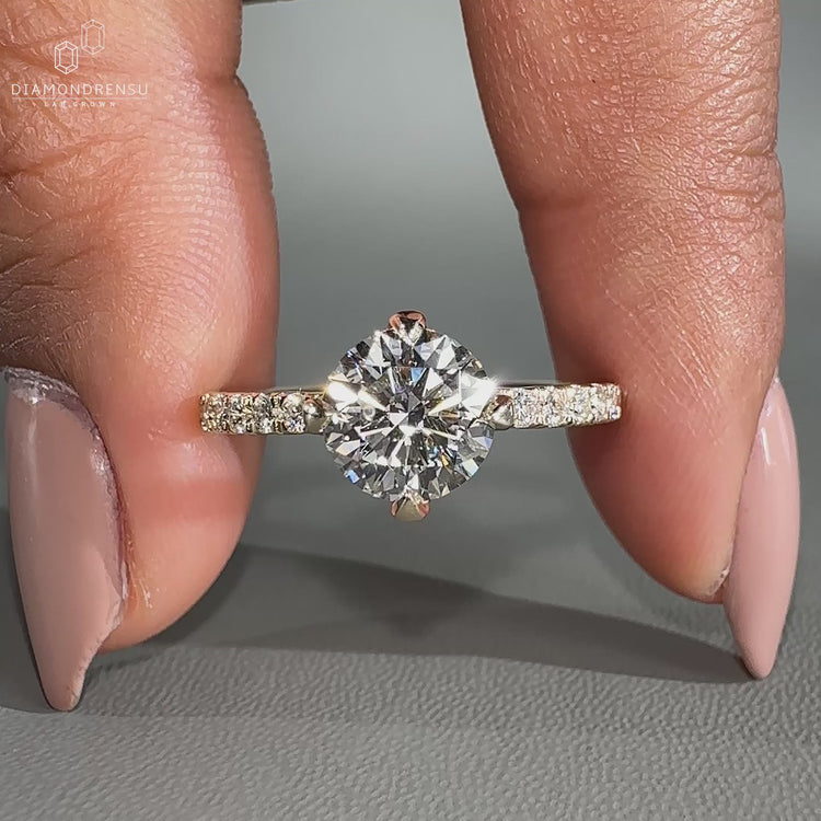 Round Diamond Ring designed for elegance and timeless beauty.
