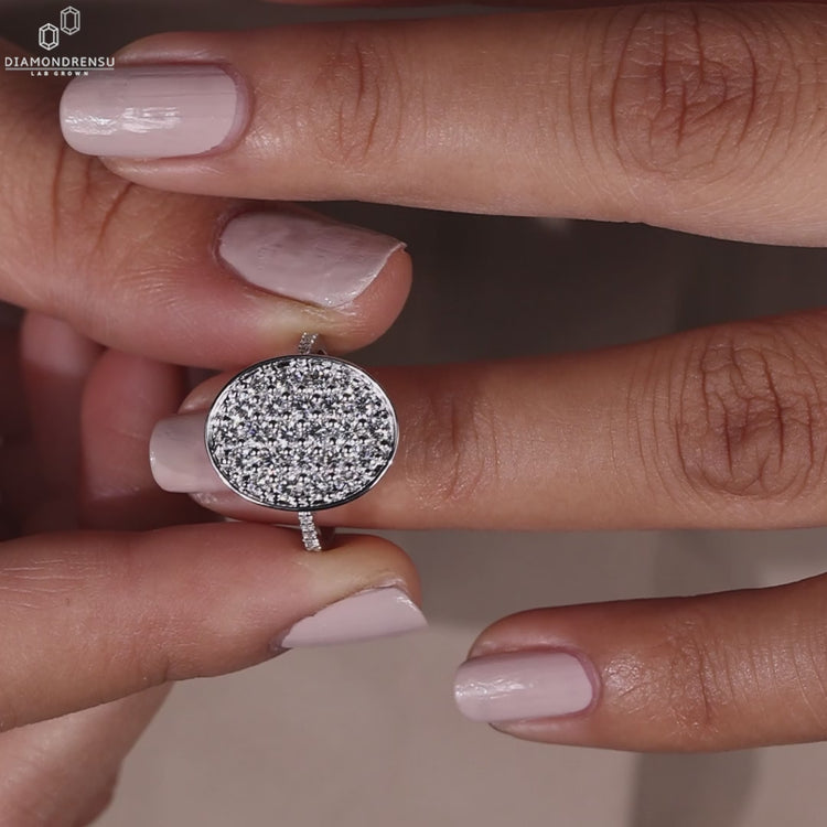 Lab grown diamond engagement ring