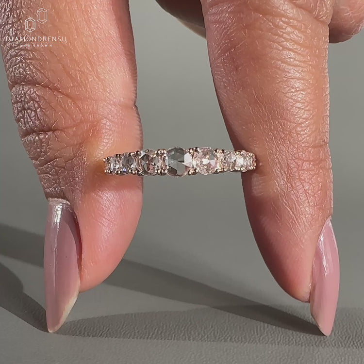 Round Cut Diamond Wedding Band with a stunning design.
