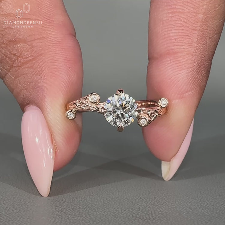 Elegant nature-inspired ring featuring delicate leaf motifs and a sparkling diamond.
