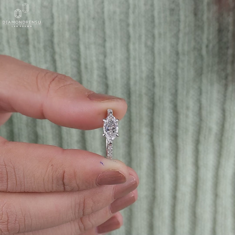 Lab grown diamond engagement ring