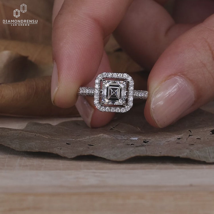 Lab grown diamond engagement ring