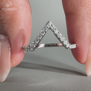 Round diamond wedding band with a clean and modern finish.
