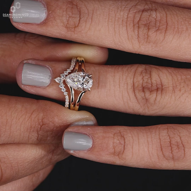 Wedding Band for Pear Shaped Ring designed to match perfectly.
