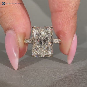 Pave style with round stones paired with a tapered shank.