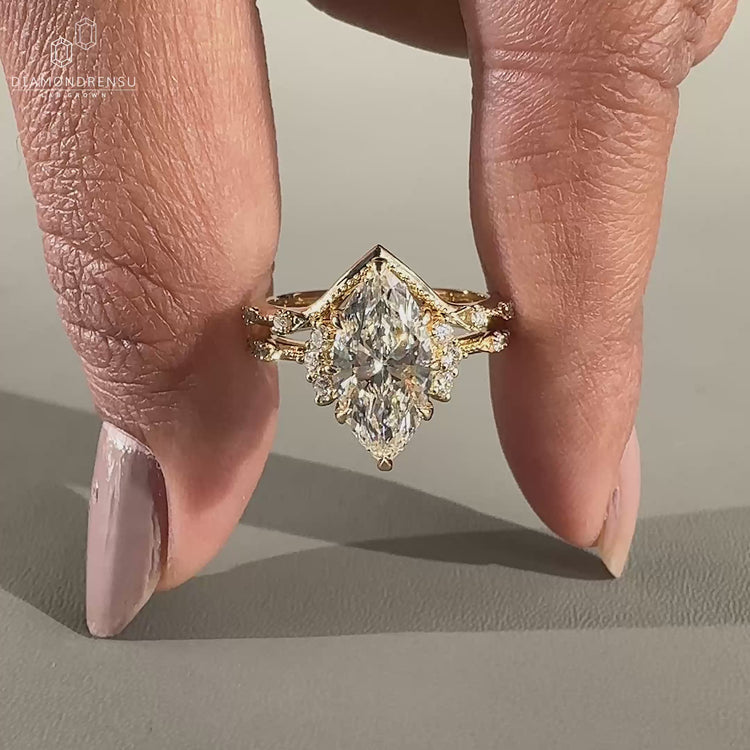 Marquise Cut Bridal Set with vintage-inspired detailing.
