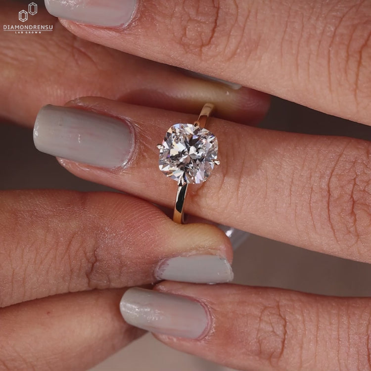 Lab grown diamond engagement ring