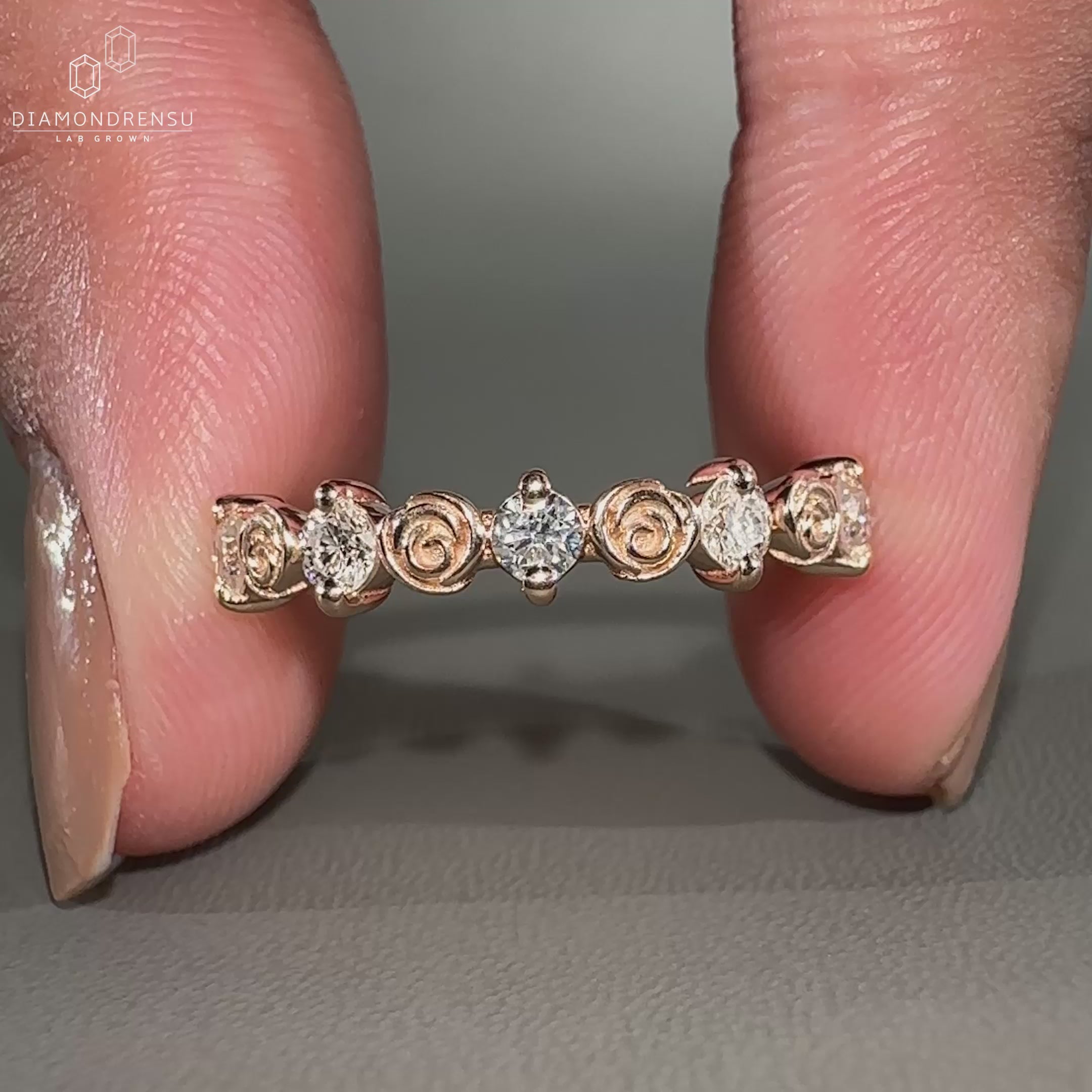 Rose gold diamond wedding band featuring a round cut diamond and nature-inspired vine pattern.