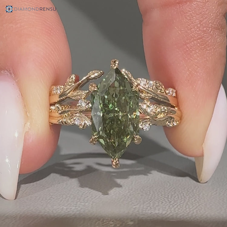 Dutch marquise bridal set in a nature inspired style.
