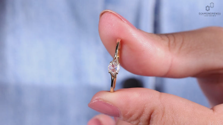 Lab grown diamond engagement ring