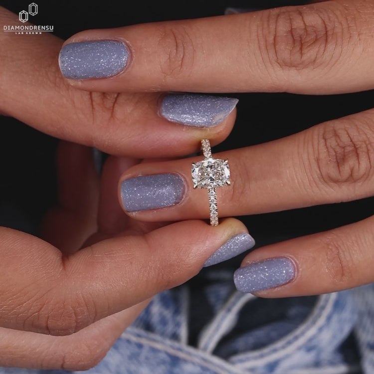 Lab grown diamond engagement ring