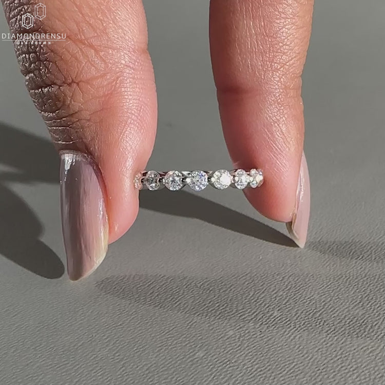 Round Cut Diamond Wedding Band with a timeless design.
