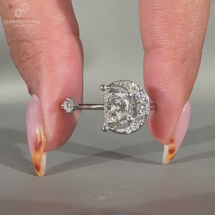 Open gap ring featuring a round side stone design.
