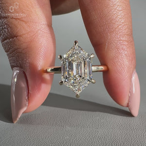 Solitaire diamond ring featuring a brilliant center stone.
