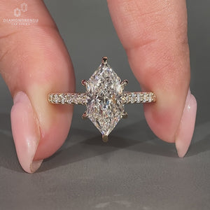 Cathedral setting ring featuring filigree details in yellow gold.
