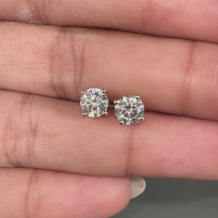 Elegant round diamond stud earrings perfect for daily wear.
