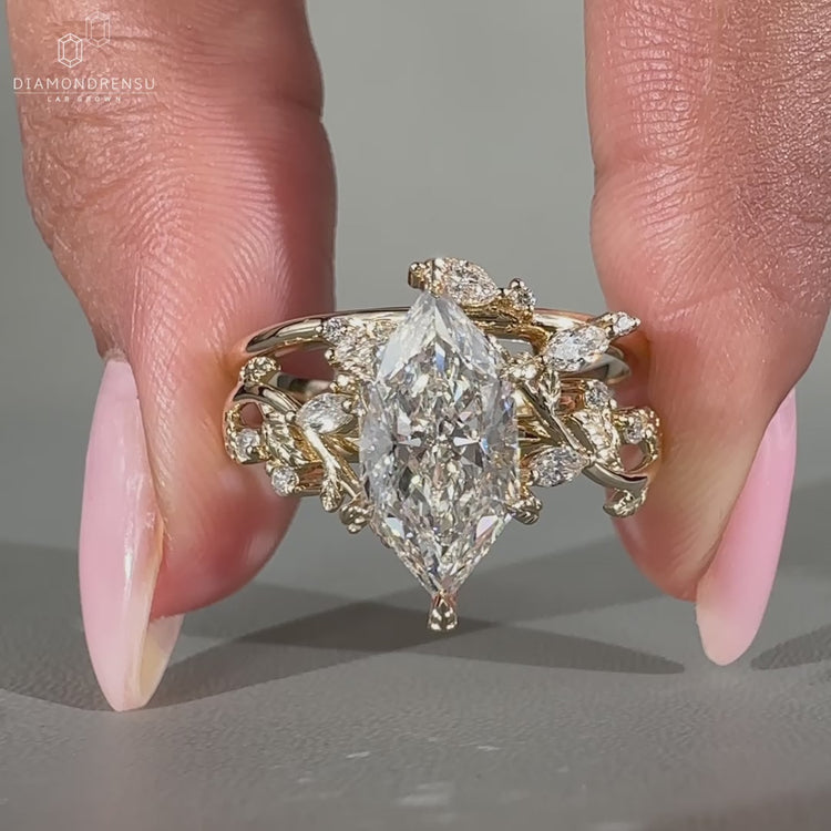 Nature inspired bridal set with marquise and round diamonds.