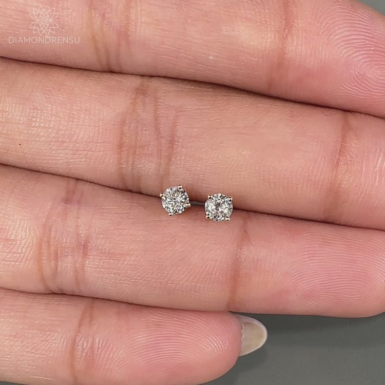 Elegant round stud earrings in a sparkling diamond prong setting.
