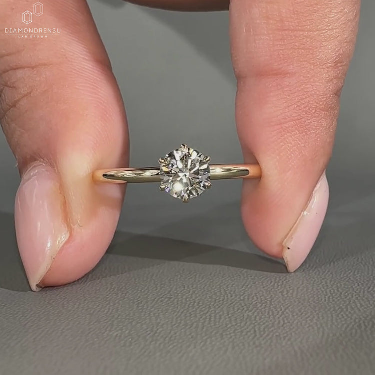 Lab grown diamond round brilliant cut solitaire ring in yellow gold.
