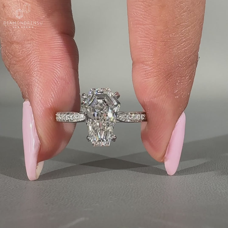 Pave setting ring featuring Lab Grown Diamond design.
