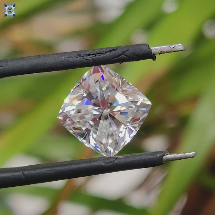 Cushion cut moissanite loose stone matched with moissanite stone.
